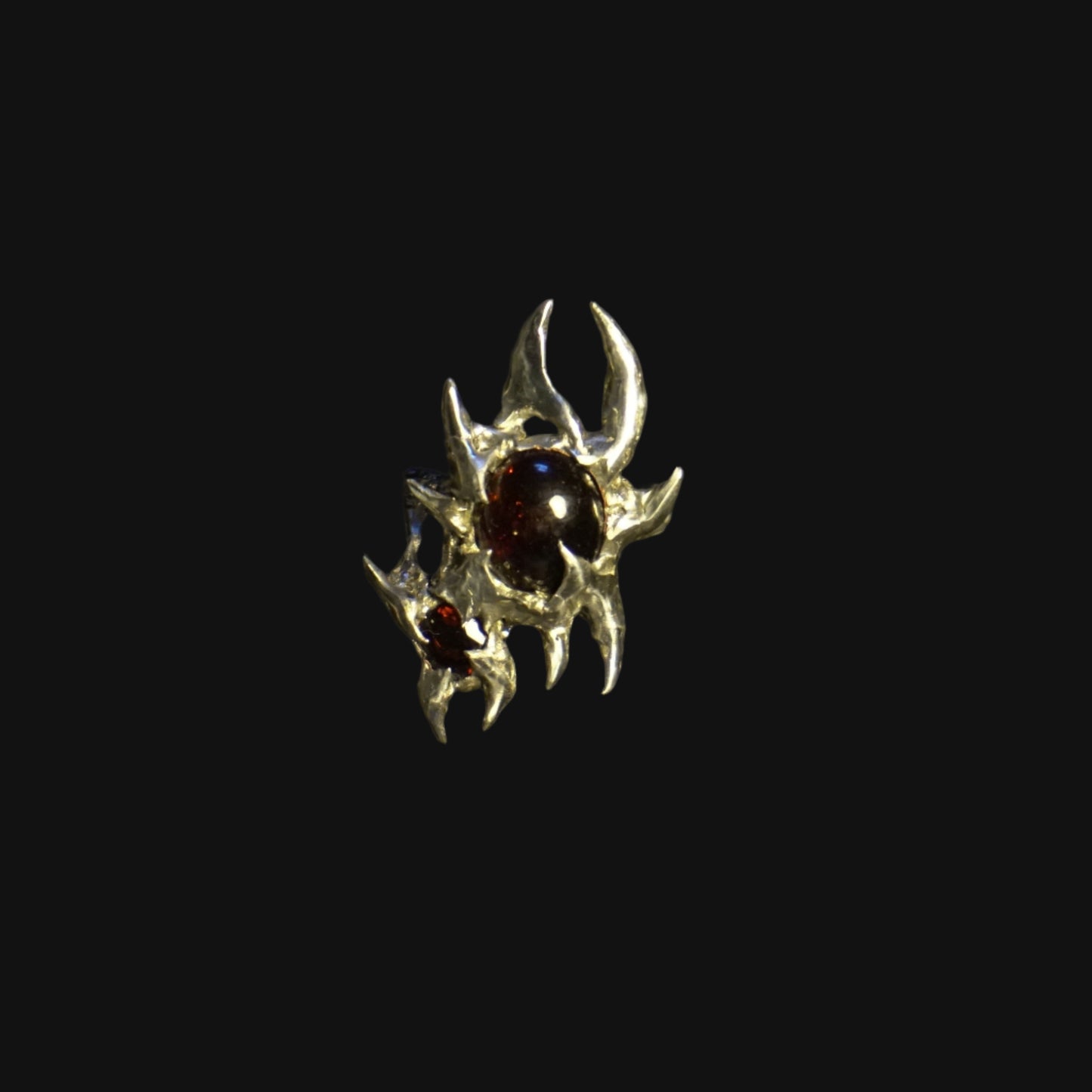 knight's regret ring - garnet duo